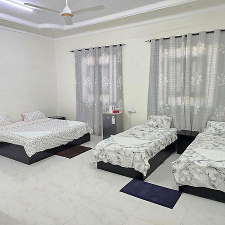Turtle Guest House Сур Екстериор снимка