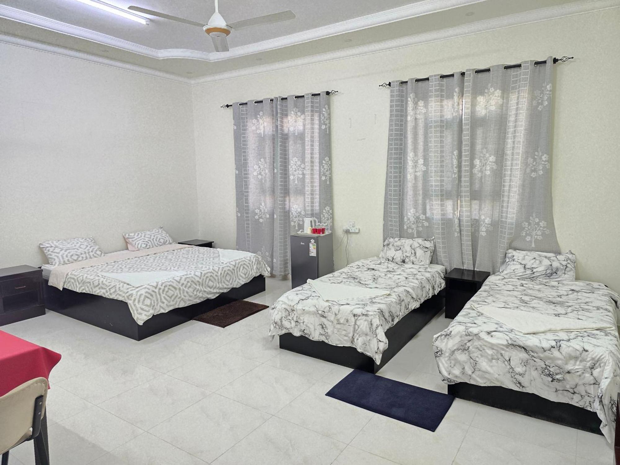 Turtle Guest House Сур Екстериор снимка